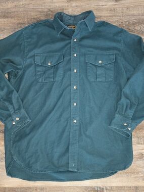 Vintage Eddie Bauer Green Flannel Long-Sleeve Button-up Shirt with Chest Pockets